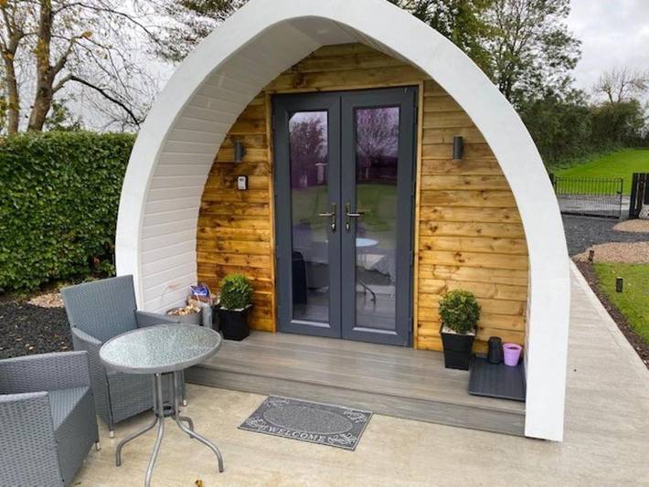 Glamping for 2 people, with garden and hot tub in County Antrim