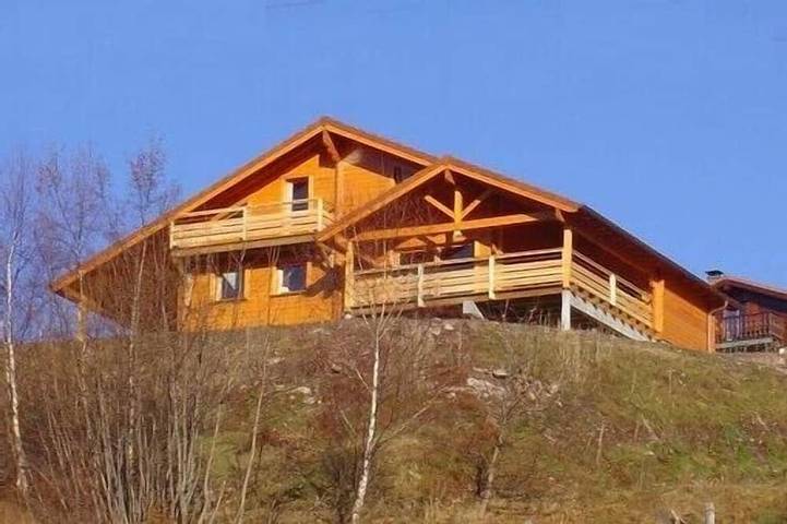 Chalet pour 12 personnes, avec balcon et jacuzzi ainsi que jardin et sauna dans les Vosges