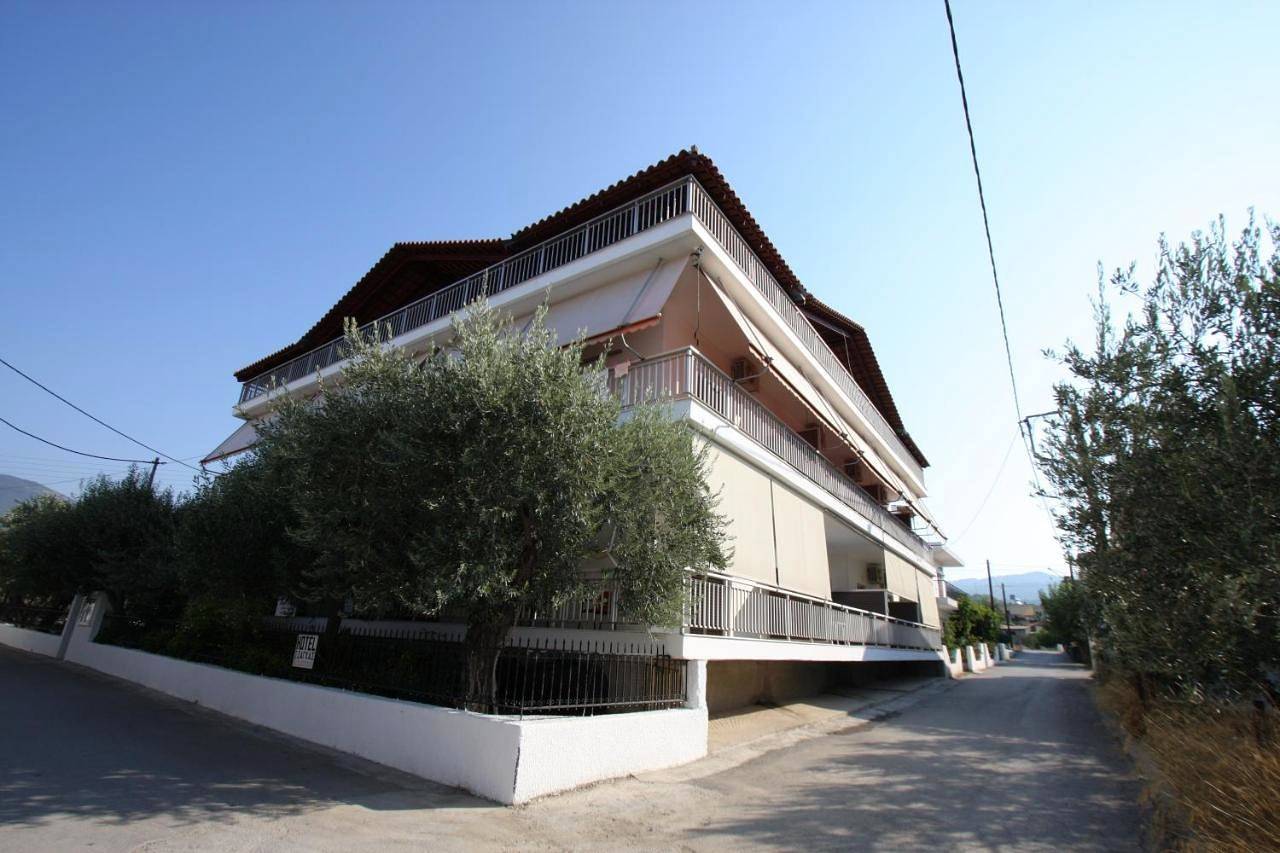 One-Bedroom Apartment with Garden View in Rovies, Eubée