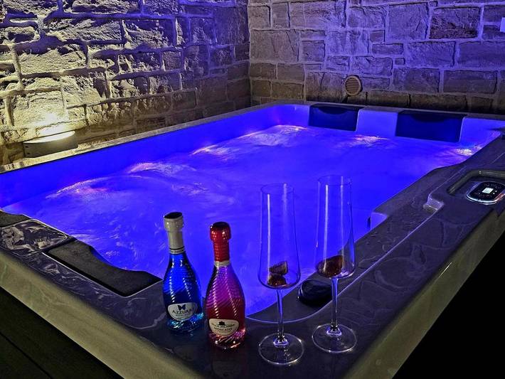 Location de vacances pour 3 personnes, avec vue ainsi que jardin et piscine dans Georgioupoli - 2