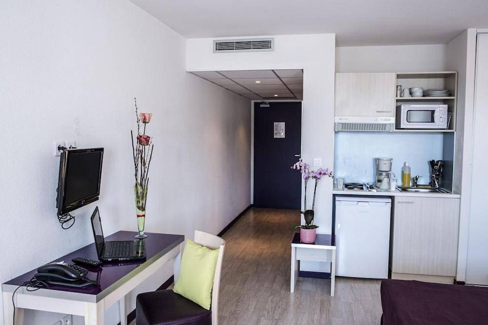 Appartement entier, Family Saint Vincent - Studio 2 Pers - 100m gare Lourdes - Wifi in Lourdes, Hautes-Pyrénées