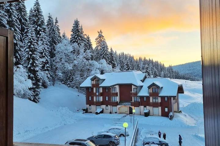 Gîte pour 4 personnes, avec balcon et vue à Mijoux - 2