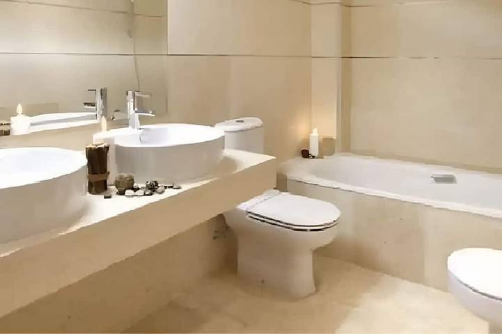 Appartement entier, Moderne spacieux appartement de deux chambres dans un complexe sécurisé de coffre-fort privé 🌞 in La Resina, Estepona