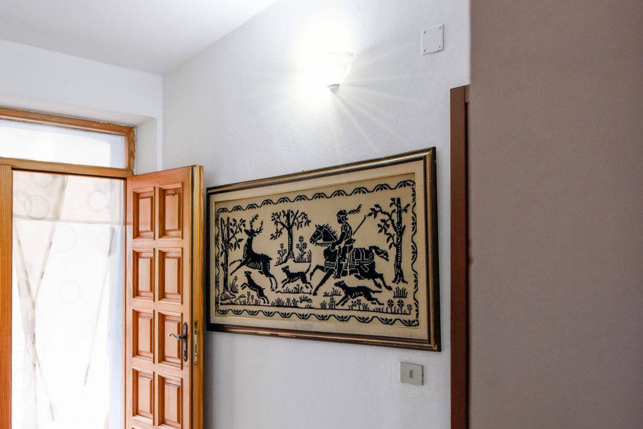 Appartement entier, Jardin des Citrons Apartment, avec Wi_Fi et A/C in Oliena, Barbagia