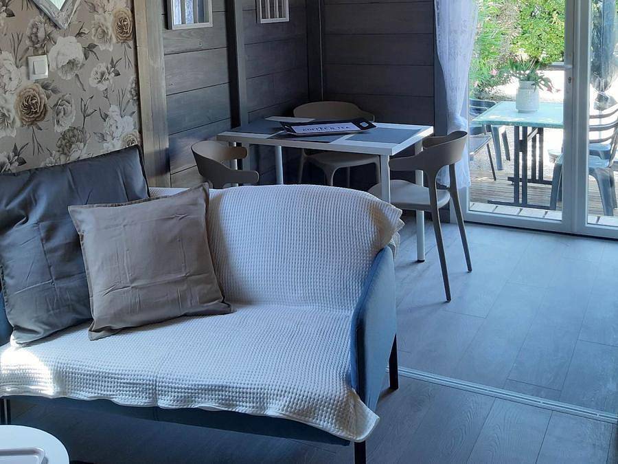 Camping Verbela Village - Chalet 4 persons - 27m² - 2 bedrooms in Noves, Arles region