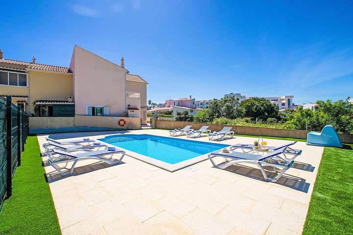 Ferienhaus für 8 Personen, mit Balkon und Pool - 1