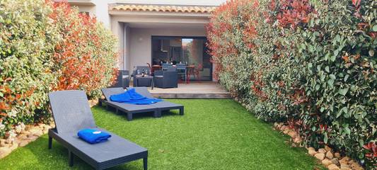 Cottage pour 6 personnes, avec terrasse ainsi que jardin et piscine, adapté aux familles à Lecci