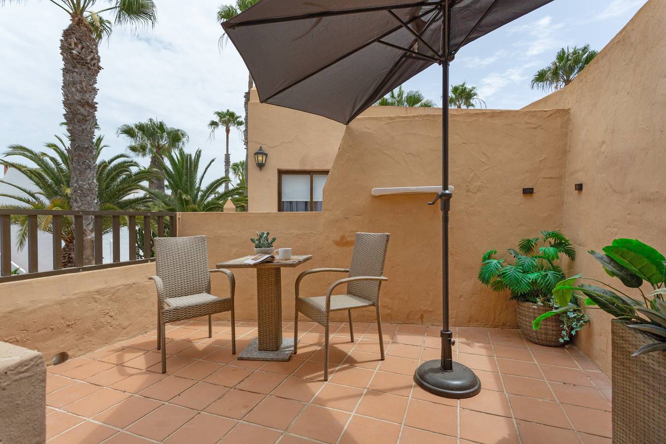 Entire apartment, Vacation 'Margarita - Oasis Duna' with Shared Pool, Balcony and Wi-Fi in Corralejo, La Oliva