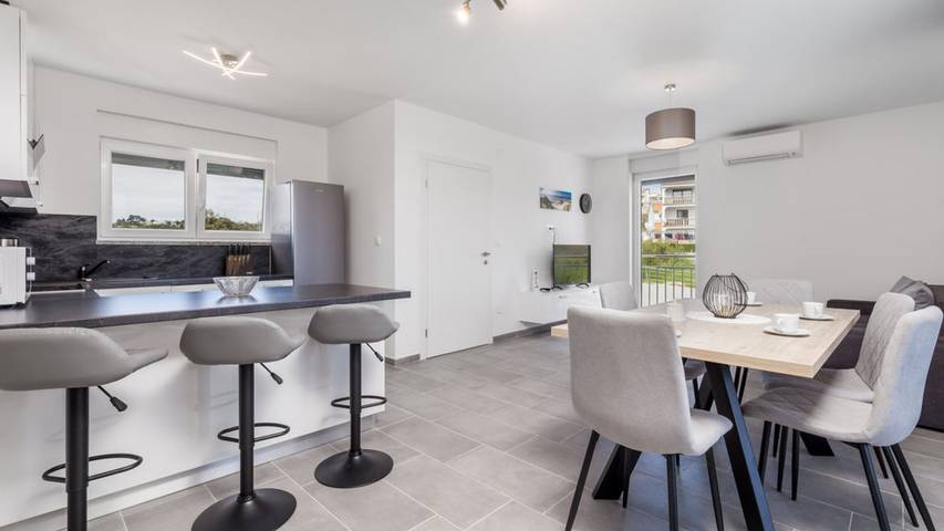 Villa pour 12 personnes, avec terrasse et jardin dans Rab - 3