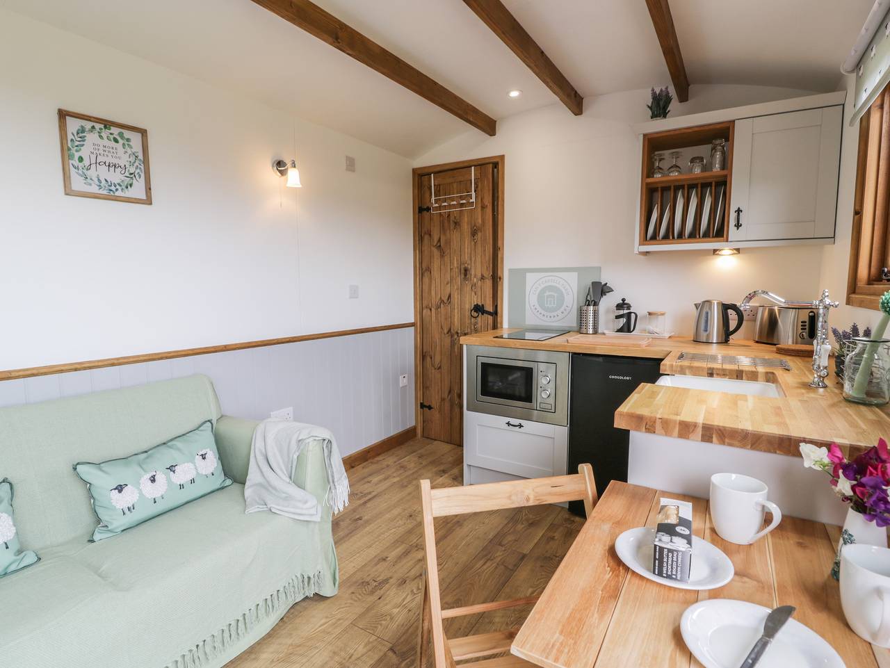 Tan Y Castell Shepherds Hut in Llangollen, Denbighshire