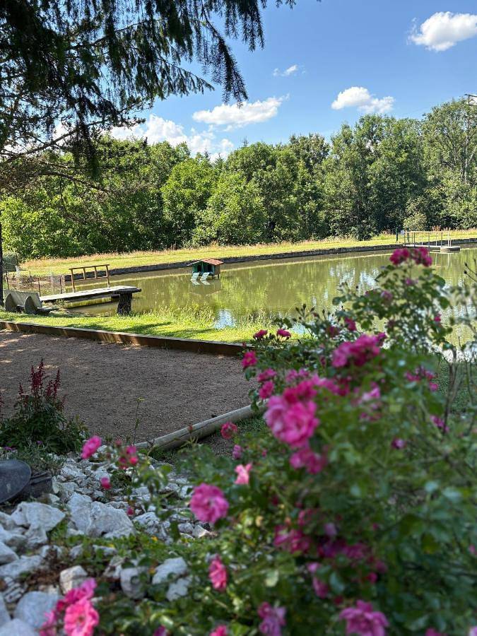 Maison de campagne pour 6 personnes, avec vue sur le lac ainsi que vue et terrasse, animaux acceptés à Manzat - 2
