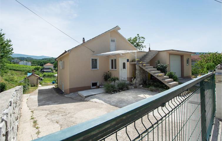Gemütlich, 2 km von Sinj entfernt: Modernes Apartment mit Terrasse und WLAN in Sinj, Dalmatinisches Zagora