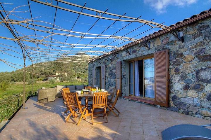 Location de vacances pour 6 personnes, avec jardin à Feliceto