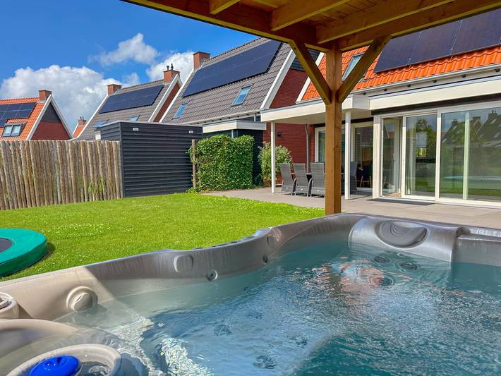 Vakantiehuis voor 6 personen, with terras and sauna as well as whirlpool and tuin in Colijnsplaat