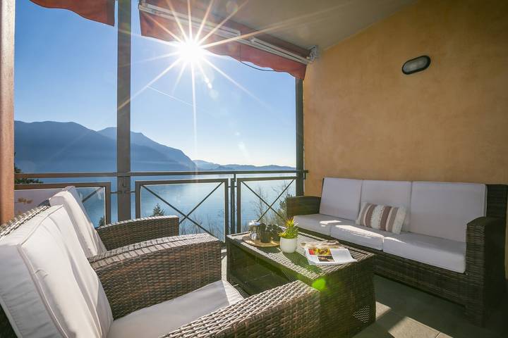 Gîte pour 4 personnes, avec vue sur le lac ainsi que terrasse et piscine à Ghiffa - 3