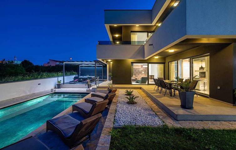 Villa für 6 Personen, mit Garten und Pool sowie Whirlpool, kinderfreundlich in Zadar - 2