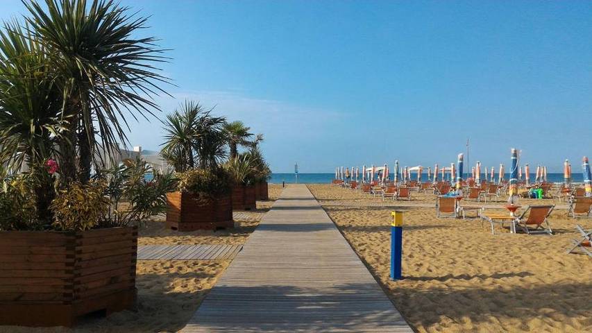 Ferielejlighed for 6 personer, med Havblik og Balkon i Bibione