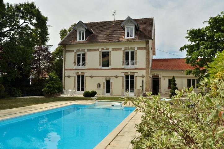 Location de vacances pour 2 personnes, avec Terrasse et Jardin ainsi que Piscine et Vue à Fresnes-en-Woëvre