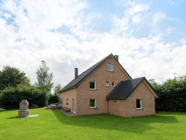 Maison de vacances pour 24 personnes, avec Jardin et Sauna dans Robertville