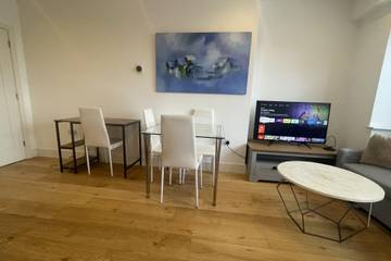 Holiday Apartment for 4 People in Croydon, London, Photo 1