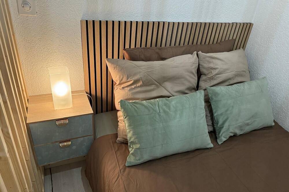 Appartamento intero, Studio in the heart of nature in Sainte-Croix, Three-Lakes