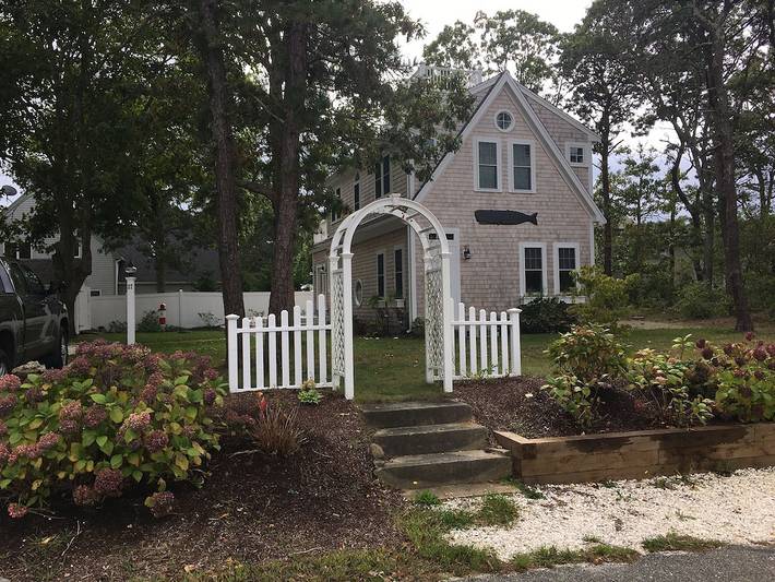 Vacation rental for 12 people, with yard and balcony as well as hot tub in New England