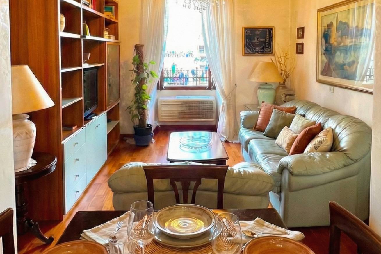 Entire apartment, Historic residence in the heart of Alghero with an unparalleled view directly over the harbour. in Alghero, Sassari Province