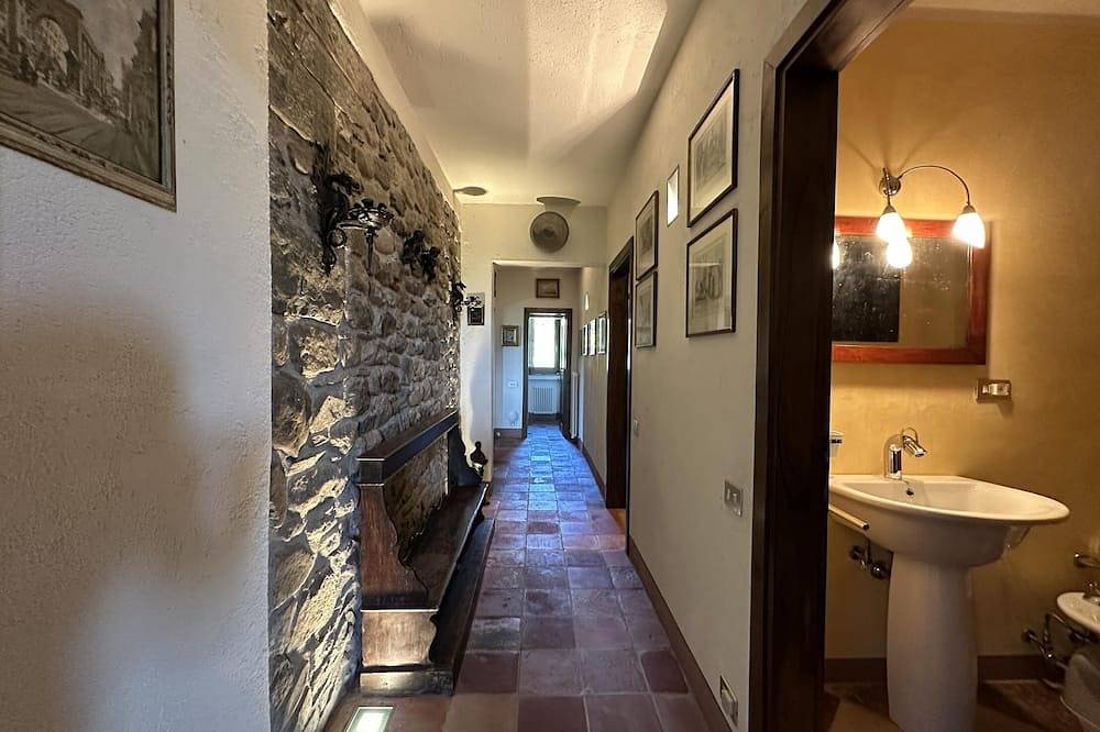 Villa Delia 6 Pax Luxury Country House w/Pool and Bbq near Versilia and 5 Terre in Mulazzo, Val di Magra