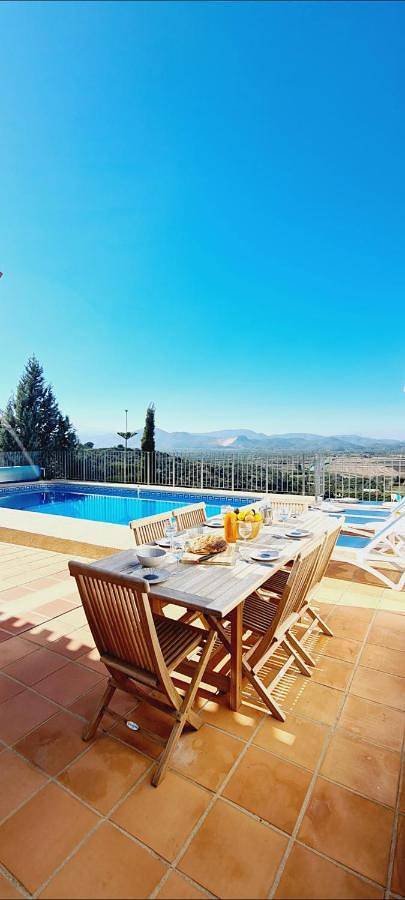 Villa voor 9 personen, with Balkon and Terras as well as Tuin and Zwembad in Pego