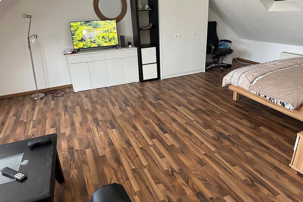 Ganze Wohnung, Schöne Dg Wohnung in Mg Zentrum in Mönchengladbach, Niederrhein