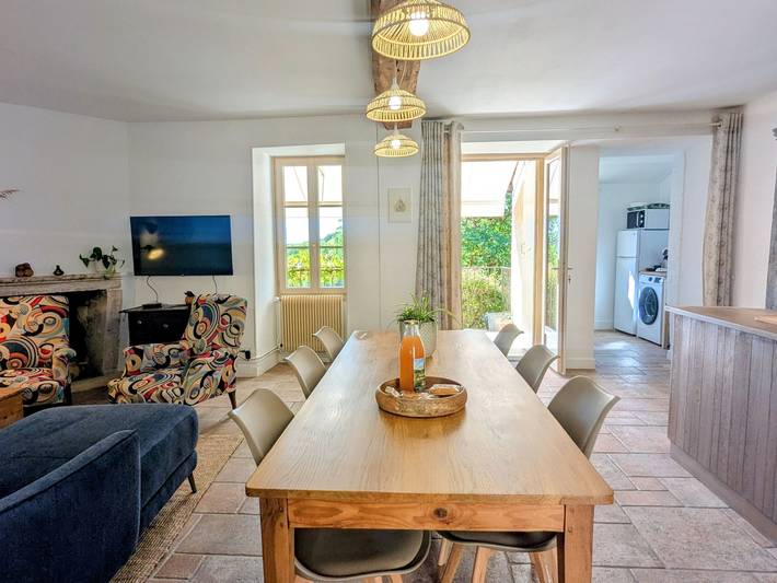 Gîte pour 12 personnes, avec Terrasse et Jardin à Bussy-le-Grand