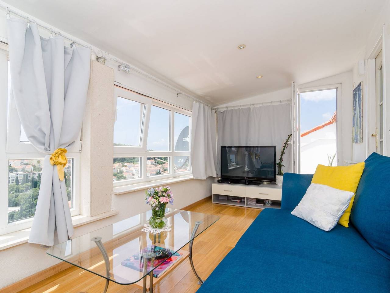Entire apartment, Apartment Emma - Two Bedroom Apartment with Balcony and Sea View in Dubrovnik, Grad Dubrovnik