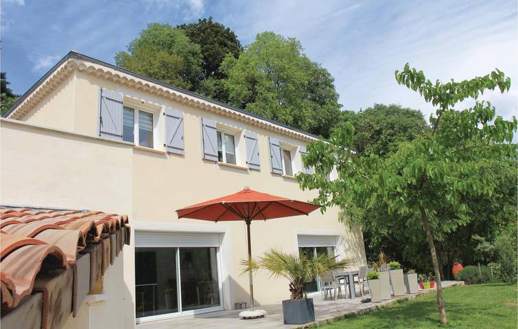 2km from Montélimar center: Pool, Garden, Parking! in Montélimar, Nyons region
