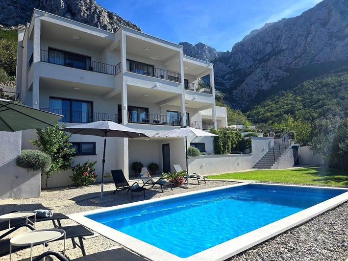 Villa pour 8 personnes, avec piscine ainsi que jardin et vue, animaux acceptés à Promajna - 2