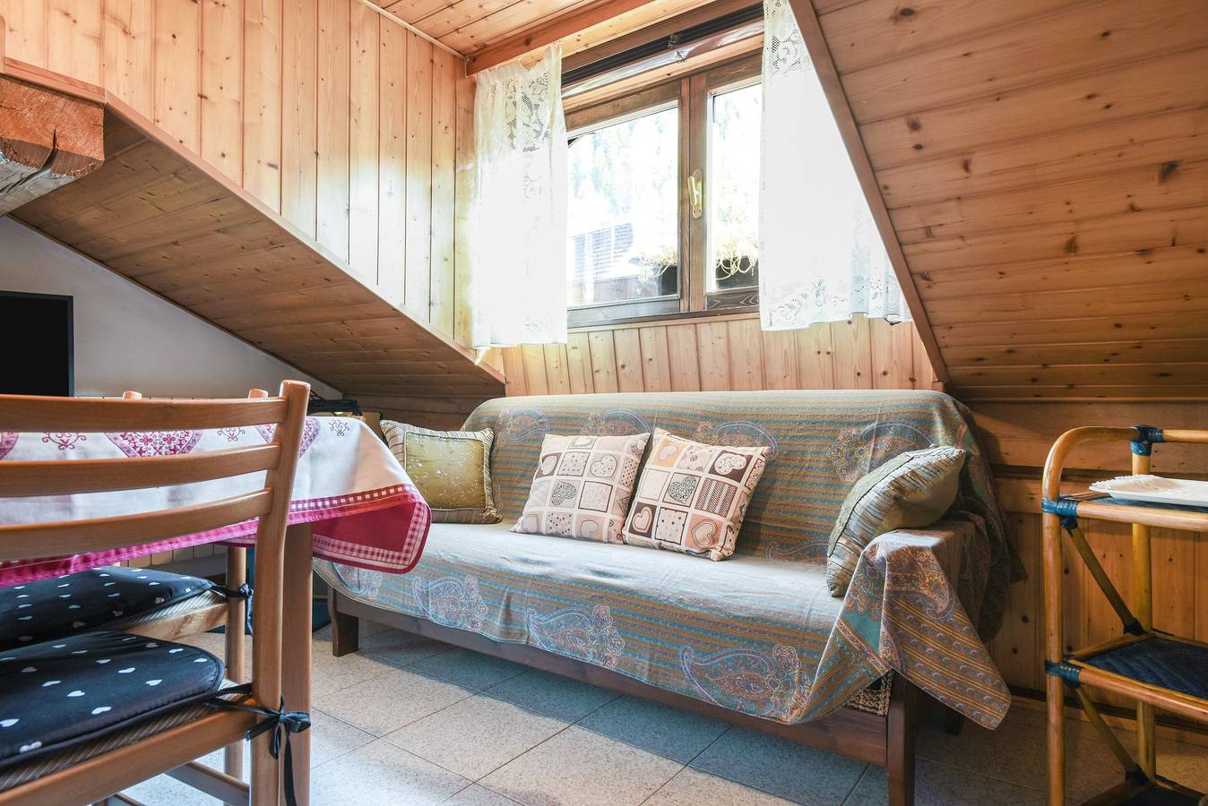 Ganze Wohnung, Ferienwohnung "Mansarda tra le Dolomiti di Brenta" mit Bergblick und Balkon in Bocenago, Brentagruppe