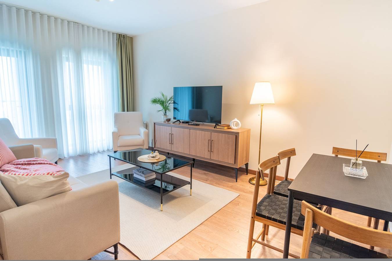 Apartamento entero, Modern 2Br City View Residence – 13th Floor in Estambul, Región del Mármara