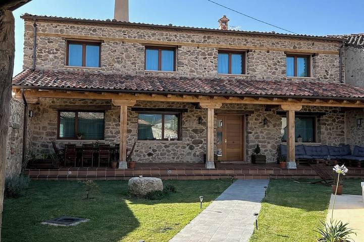 Casa rural para 12 personas, con jardín - 1