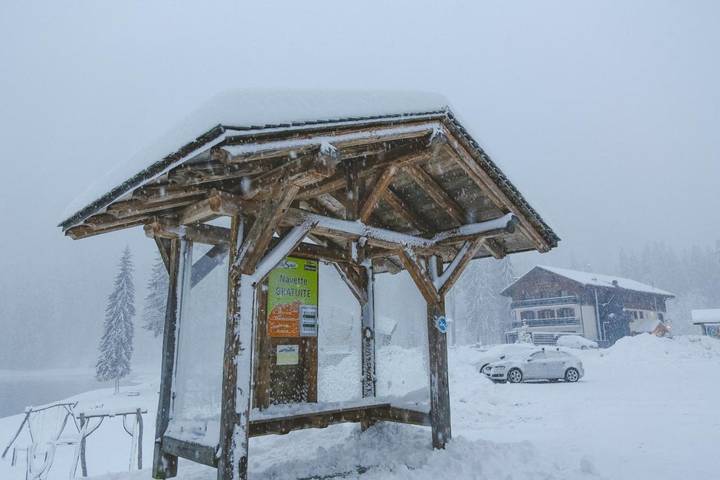 Hôtel pour 4 personnes, avec vue ainsi que vue sur le lac et balcon dans Lac de Montriond - 4