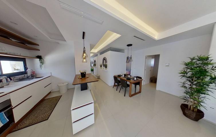 Ganze Ferienwohnung, Luxuriöses Apartment mit Pool und Terrasse, 500m vom Strand entfernt in Los Arenales del Sol, Elche