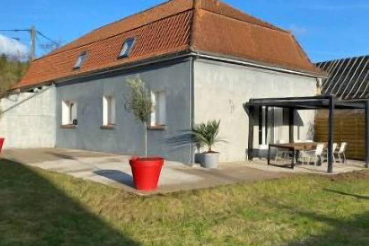 Gîte pour 10 personnes, avec jacuzzi et sauna ainsi que jardin et terrasse, animaux acceptés dans Elnes