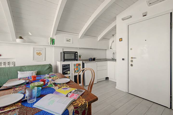 Apartamento entero, Apartamento 'Cozy Nest Milano' con terraza privada, Wi-Fi y aire acondicionado in Milán, Provincia de Milan