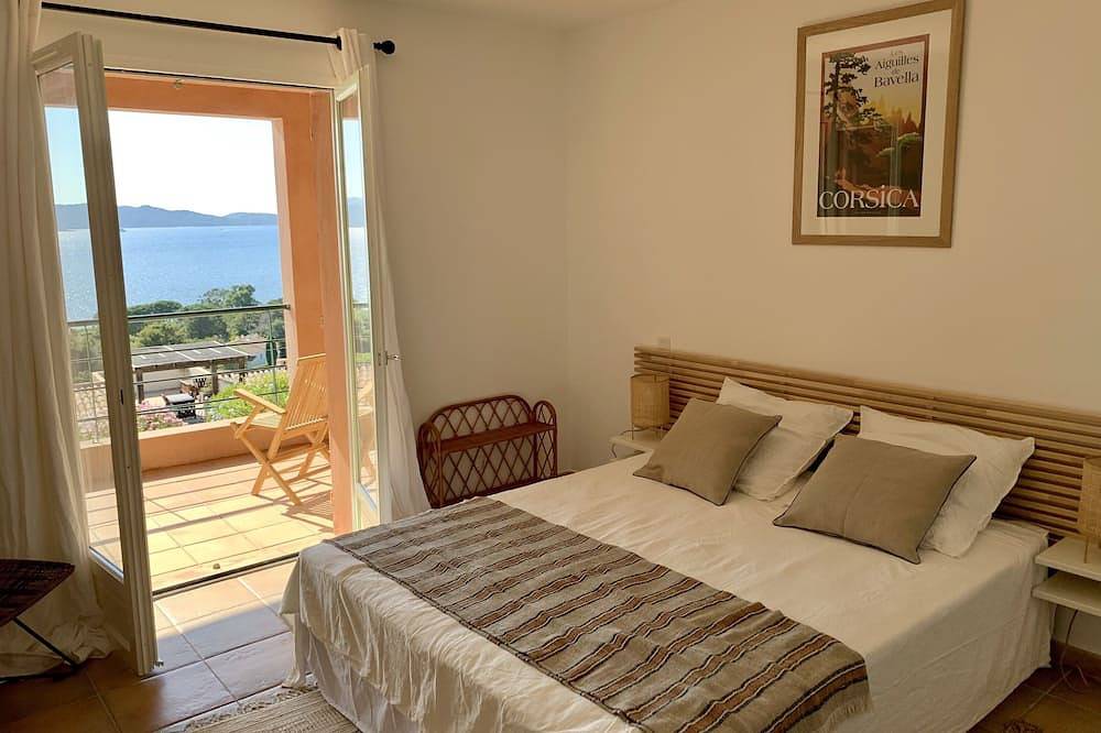 Charming house with splendid view of the bay and private swimming pool in Saint-Florent, Region de Calvi