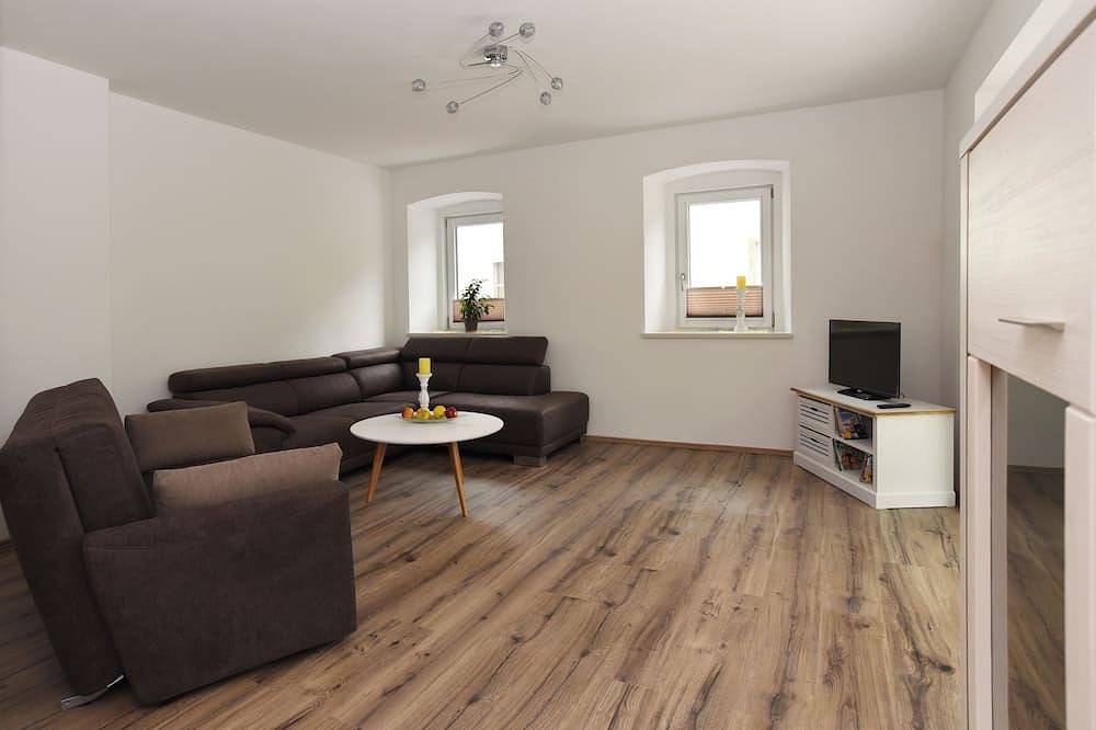 Ganze Wohnung, Gemütliche Ferienwohnung Terrasse mit Blick auf den weißen Main in Himmelkron, Frankenalb