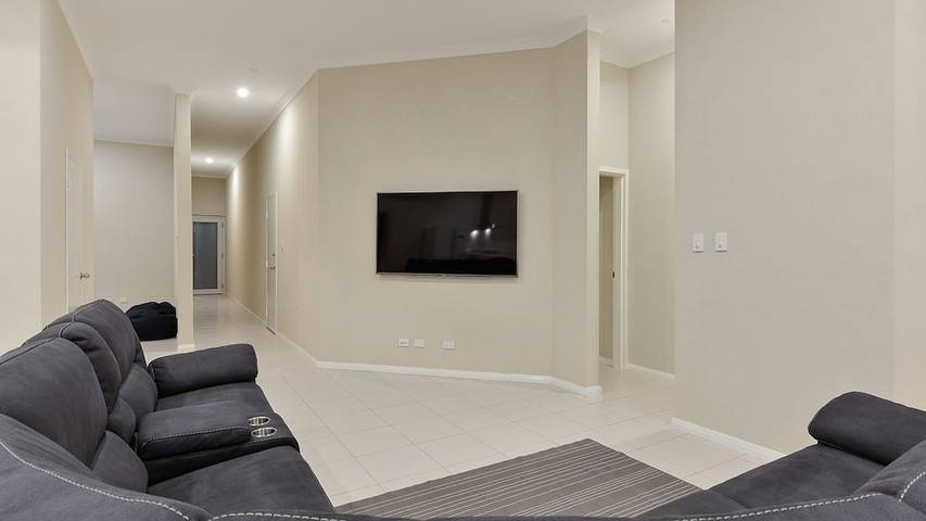 Holiday home for 10 people, with terrace and hot tub in Exmouth