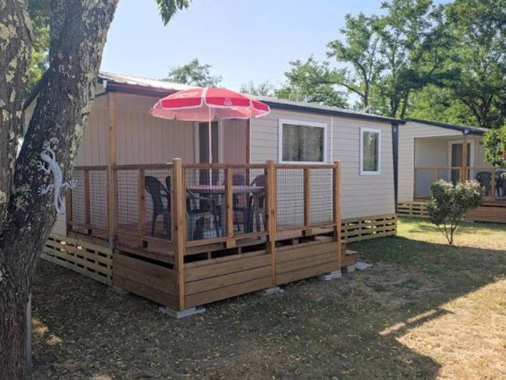Camping für 4 Personen, mit Terrasse und Pool in Gard
