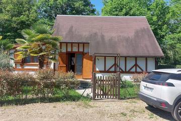 Maison de campagne pour 8 personnes, avec piscine ainsi que terrasse et jardin à Souvigny-en-Sologne