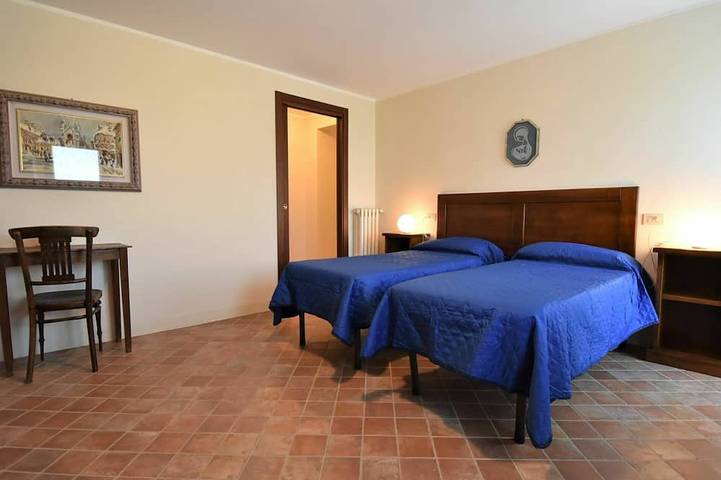 Schitterend vrijstaand vakantiehuis voor 8 personen met WIFI, zwembad, TV, terras en panorama in Castana, Oltrepò Pavese
