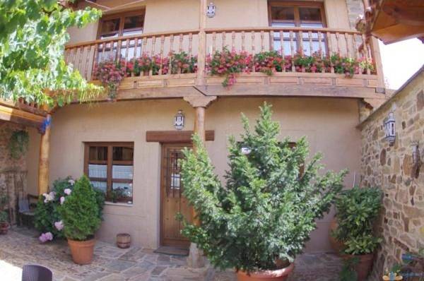 Alojamiento y desayuno para 2 personas, con jardín y terraza en Castilla y León - 2