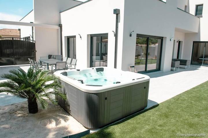 Villa pour 8 personnes, avec piscine ainsi que vue et jardin, animaux acceptés au Grau-d'Agde - 2