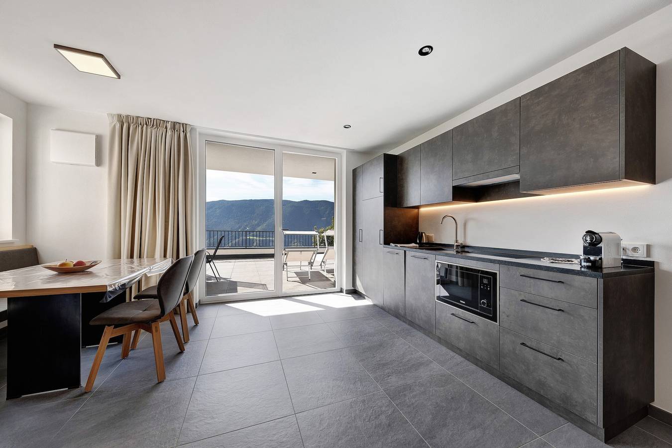 Ganze Wohnung, Apartment „Thalerhof Naturae Rupes“ mit Bergblick, Garten & Wlan in Unterinn, Ritten